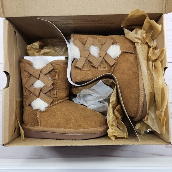 Koolaburra UGG Victoria Toddler Girls Size 7 Chestnut Suede Sheepskin Short Boot - Picture 9 of 11